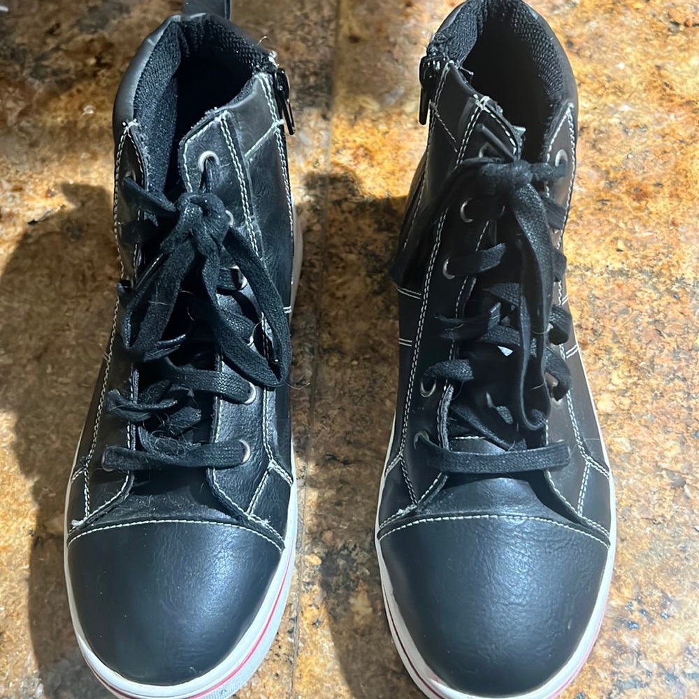 THINK CHRISTMAS!!  Boys Steve Madden Boots!